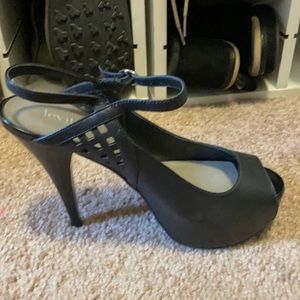 Levity Pump heels